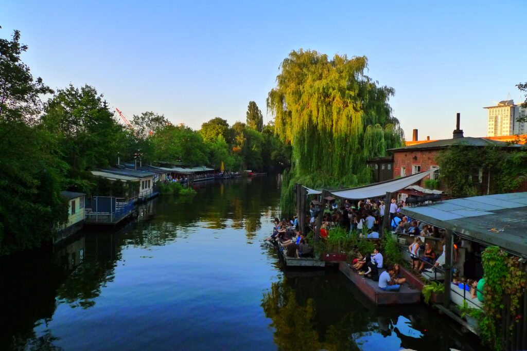 Club der Visionäre Open Air Club in Berlin bei Nacht