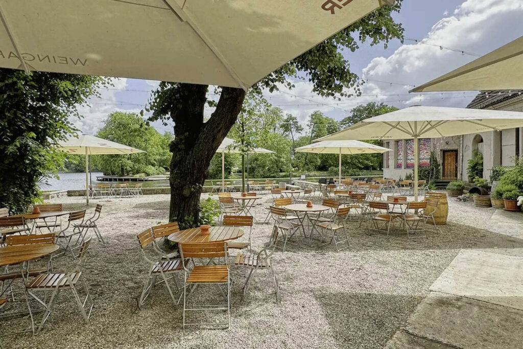 Zenner Wein- und Biergarten Berlin - Backpacking Hostel
