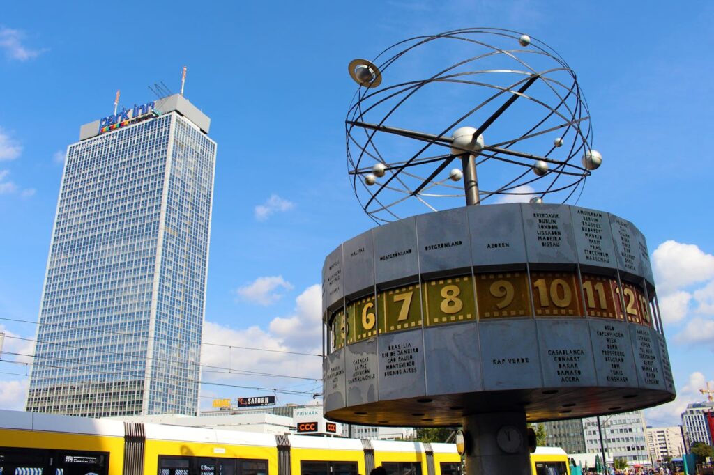 Der Alexanderplatz ist eine Sehenswürdigkeit in Berlin