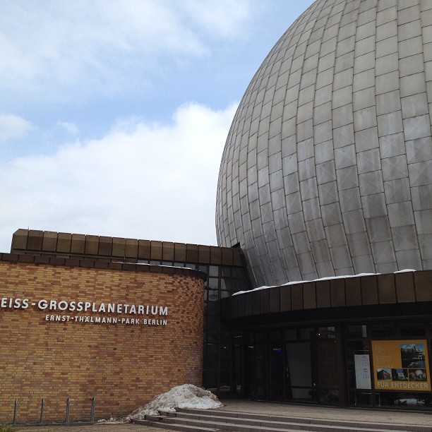 Zeiss-Großplanetarium in Berlin – Moderne Kuppelarchitektur am Ernst-Thälmann-Park für astronomische Erlebnisse
