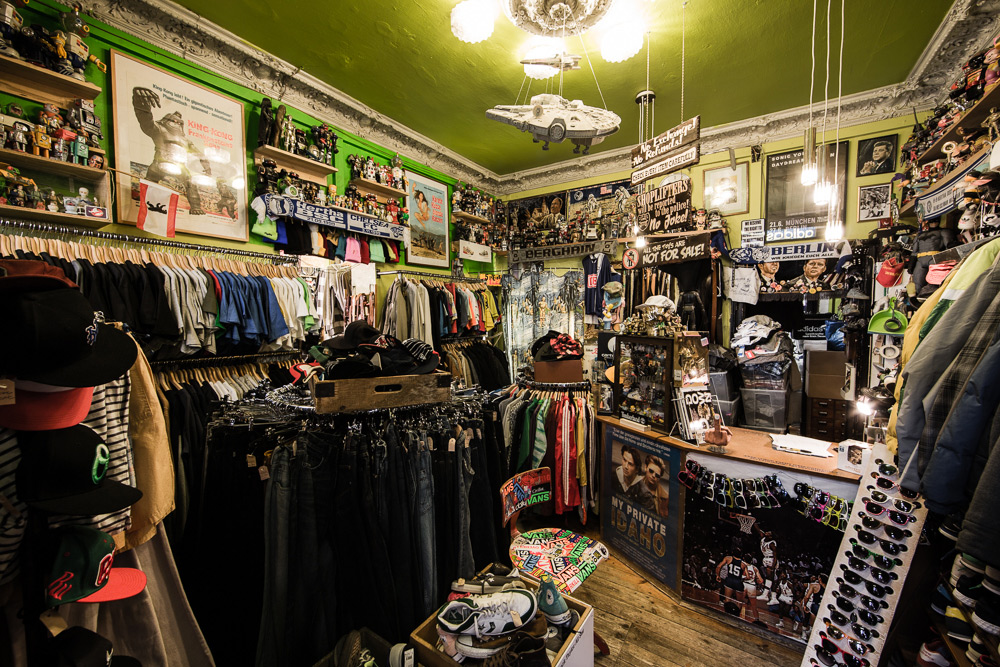 Vintage-Mode und Sammlerstücke im beliebten Paul’s Boutique thrift shop Berlin.